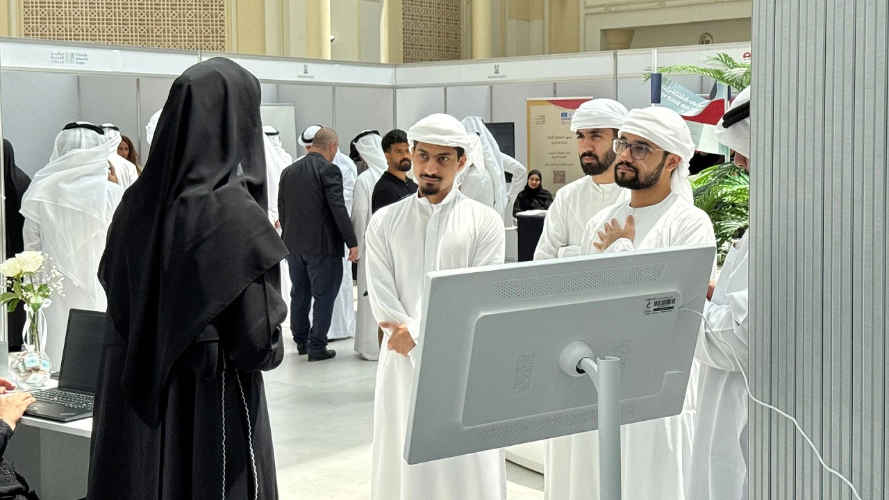 جامعة خورفكان تنظم معرض بوابة الخريجين لدعم فرص العمل
